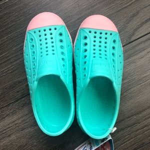 Native Jefferson Atlantis blue/princess pink shoes